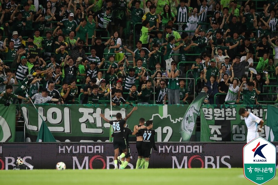 [현장 REVIEW] 이것이 에닝요 효과! 전북, 티아고-안드리고 연속골로 울산 2-0 제압...대선배 앞에서 '브라질 트리오' 맹활약