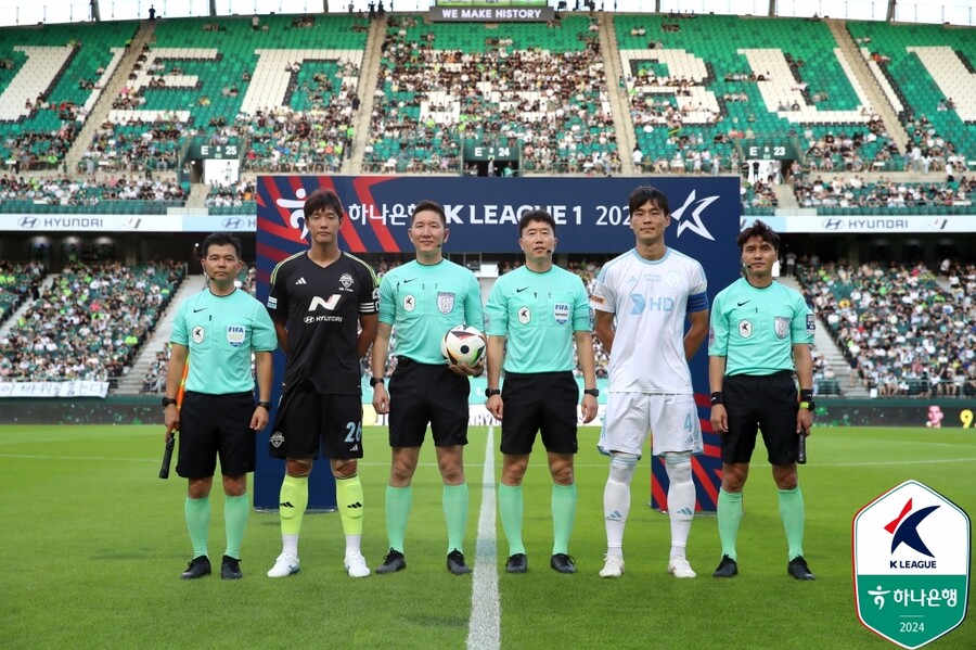 ▲ 전북현대는 20일 전주월드컵경기장에서 열린 울산HD와 2024 하나은행 K리그1 24라운드에서 티아고와 안드리고의 연속골에 힘입어 2-0 승리를 거뒀다.   ⓒ한국프로축구연맹