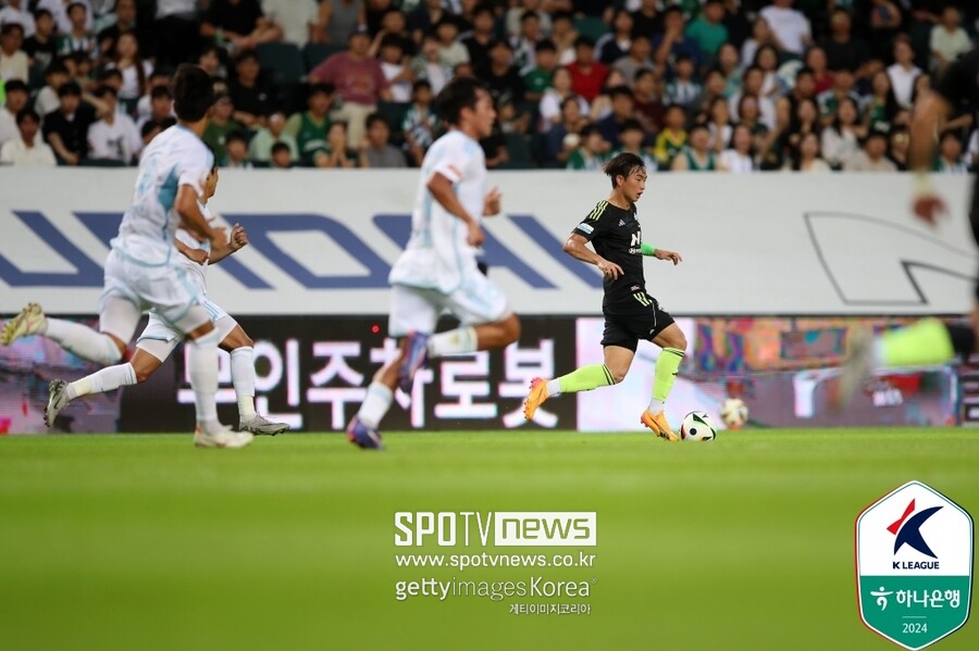 ▲ 전북현대는 20일 전주월드컵경기장에서 열린 울산HD와 2024 하나은행 K리그1 24라운드에서 티아고와 안드리고의 연속골에 힘입어 2-0 승리를 거뒀다.  ⓒ한국프로축구연맹