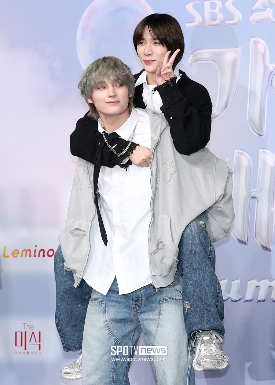 [포토S] 휴닝카이-범규, '어부바'