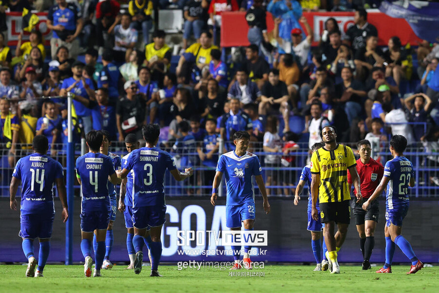 '역대급 충격!' 경기 결과 실화야?...'UCL 준우승' 도르트문트, 태국 빠툼에 0-4 대패 '굴욕'