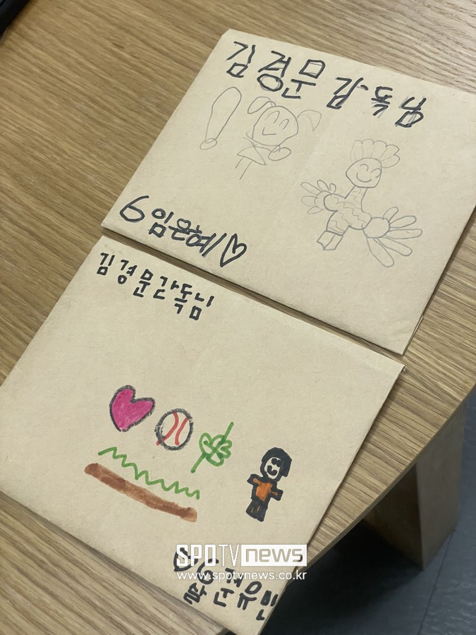 ▲김경문 감독이 공개한 꼬마 팬이 보낸 편지. ⓒ대전, 최민우 기자