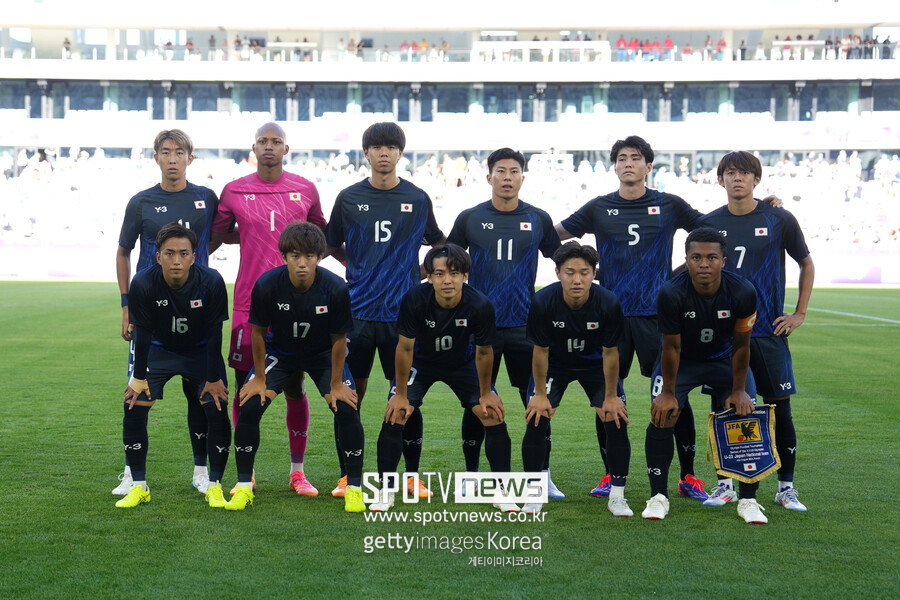 ▲ 58년 만에 올림픽 메달이 도전하는 일본 올림픽 축구 대표팀이 첫 경기부터 대승을 신고했다. 25일(한국시간) 조별리그 첫 경기에서 파라과이를 5-0으로 꺾었다. 일본 올림픽 대표팀은 이번 대표팀에 쿠보 다케후사를 선발하지 못했지만 출전 의사를 밝힌 엔도 와타루 등 와일드카드를 한 명도 뽑지 않으면서 기존 전력에 대한 자신감을 드러내고 있다.