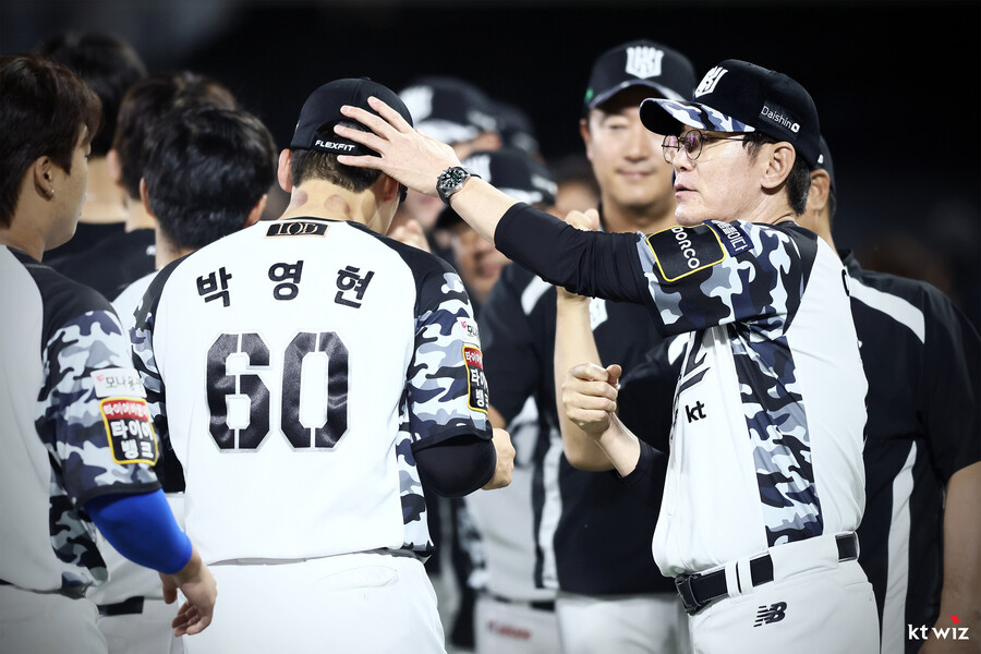 ▲ 6월까지 부진의 늪에 빠져 있었던 kt는 7월 들어 놀라운 질주로 결국 시즌 첫 5할 승률 고지에 등정했다. ⓒkt위즈