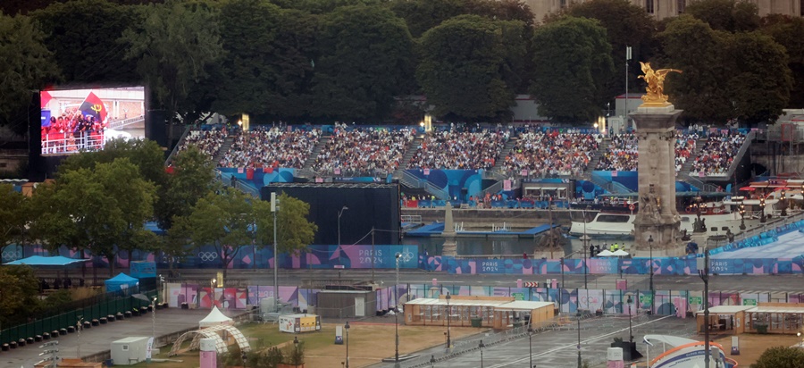 ▲ 2024 파리올림픽이 시작부터 말썽이다. 올림픽 개회식에서 한국 선수단을 향해 북한이라고 소개했다. 어처구니 없는 실수에 한국의 문화체육관광부가 즉각 항의했다. IOC(국제올림픽위원회)는 SNS(사회관계망서비스) 한국어 서비스 계정을 통해 사과했다. "개회식 중계 중 한국 선수단 소개 시 발생한 실수에 대해 깊이 사과드립니다"며 자신들의 실수를 인정한 것이다. 다만 영문으로 운영되는 IOC 공식 SNS엔 사과문이 올라오지 않았다. 이에 반쪽짜리 사과라는 비판이 거세다 ⓒ 연합뉴스