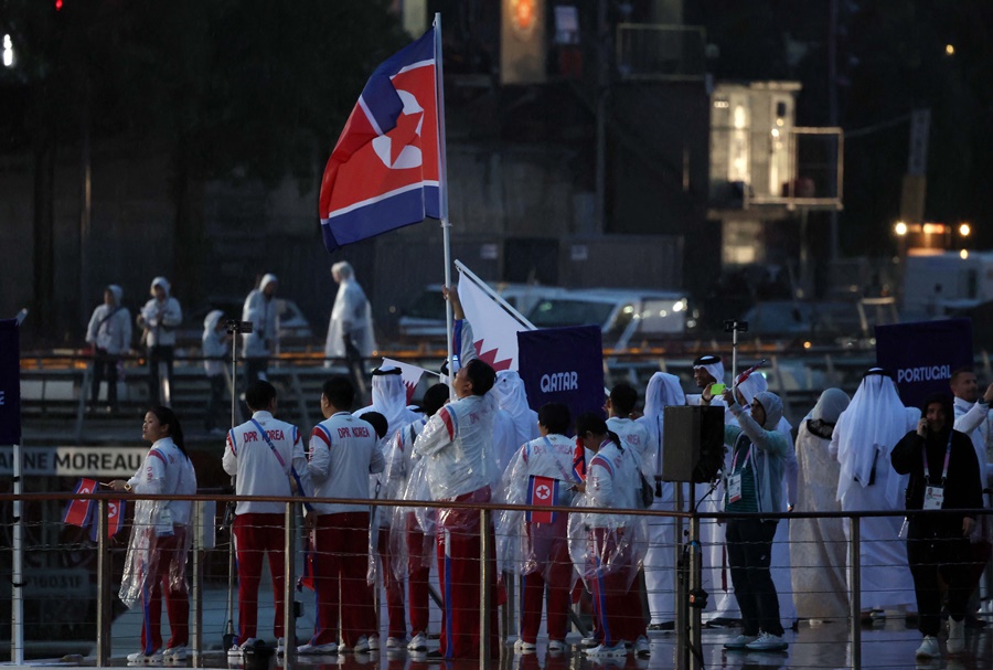 ▲ 2024 파리올림픽이 시작부터 말썽이다. 올림픽 개회식에서 한국 선수단을 향해 북한이라고 소개했다. 어처구니 없는 실수에 한국의 문화체육관광부가 즉각 항의했다. IOC(국제올림픽위원회)는 SNS(사회관계망서비스) 한국어 서비스 계정을 통해 사과했다. "개회식 중계 중 한국 선수단 소개 시 발생한 실수에 대해 깊이 사과드립니다"며 자신들의 실수를 인정한 것이다. 다만 영문으로 운영되는 IOC 공식 SNS엔 사과문이 올라오지 않았다. 이에 반쪽짜리 사과라는 비판이 거세다 ⓒ 연합뉴스
