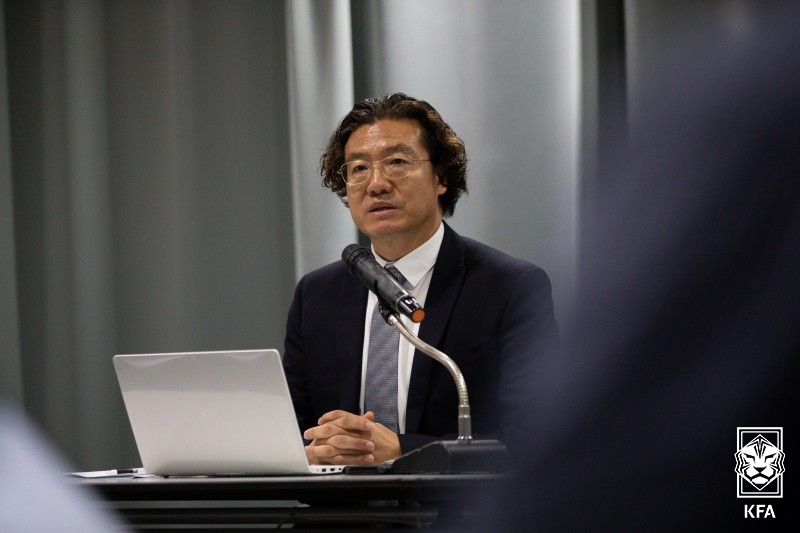 ▲ 울산HD가 김판곤 감독 선임을 확정했다. 김판곤 감독은 "현재 울산의 상황과 전력에 가장 적합한 게임 모델을 제시하고, 울산만의 플레잉 스타일을 확립하여 빠르게 경기력과 성적을 확보하겠다. K리그에서 처음으로 정식 감독을 맡게 됐다. 긴장과 기대가 공존한다. 먼 길을 돌아온 느낌도 있지만, 그만큼 성숙한 경기력을 한국 축구팬들에게 보여드리고 싶다"라며 울산에서 행보에 크게 기대했다 ⓒ대한축구협회