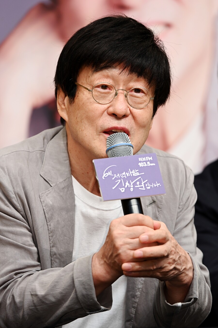 김창완, '아침창' 닫고 '6시 저녁바람' 맞았다 "다시 라디오 시대 올 때까지"[종합]
