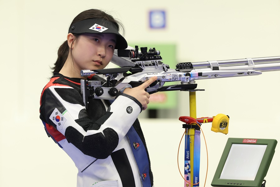 ▲ 한국 사격의 기세가 무시무시하다. 대표팀 막내 반효진까지 금메달 사냥에 성공했다. 3일 연속 사격에서 메달이 나왔다. 효자종목으로서 완벽히 부활했다. 2007년생 반효진은 하루 전 열린 본선에서 세계신기록을 세웠고, 결선에서도 줄곧 선두권을 유지했다 ⓒ 연합뉴스