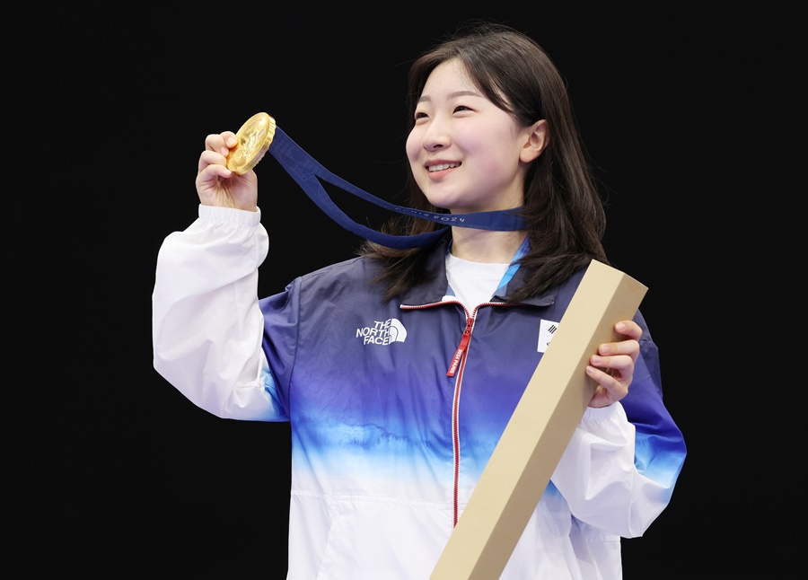 ▲ 한국 사격의 기세가 무시무시하다. 대표팀 막내 반효진까지 금메달 사냥에 성공했다. 3일 연속 사격에서 메달이 나왔다. 효자종목으로서 완벽히 부활했다. 2007년생 반효진은 하루 전 열린 본선에서 세계신기록을 세웠고, 결선에서도 줄곧 선두권을 유지했다 ⓒ 연합뉴스