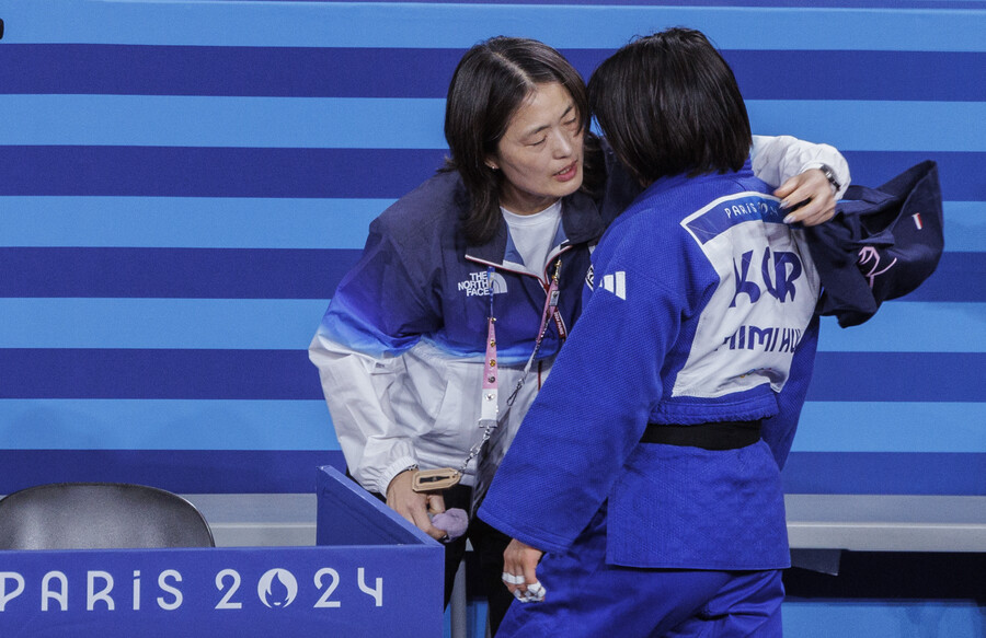 ▲ 허미미(경북체육회)는 30일(한국시간) 프랑스 파리의 샹드마르스 경기장에서 열린 2024 파리올림픽 유도 여자 57kg급 결승전에서 세계랭킹 1위 크리스타 데구치(캐나다)와 연장 혈투 끝에 반칙패를 당했다.  ⓒ연합뉴스