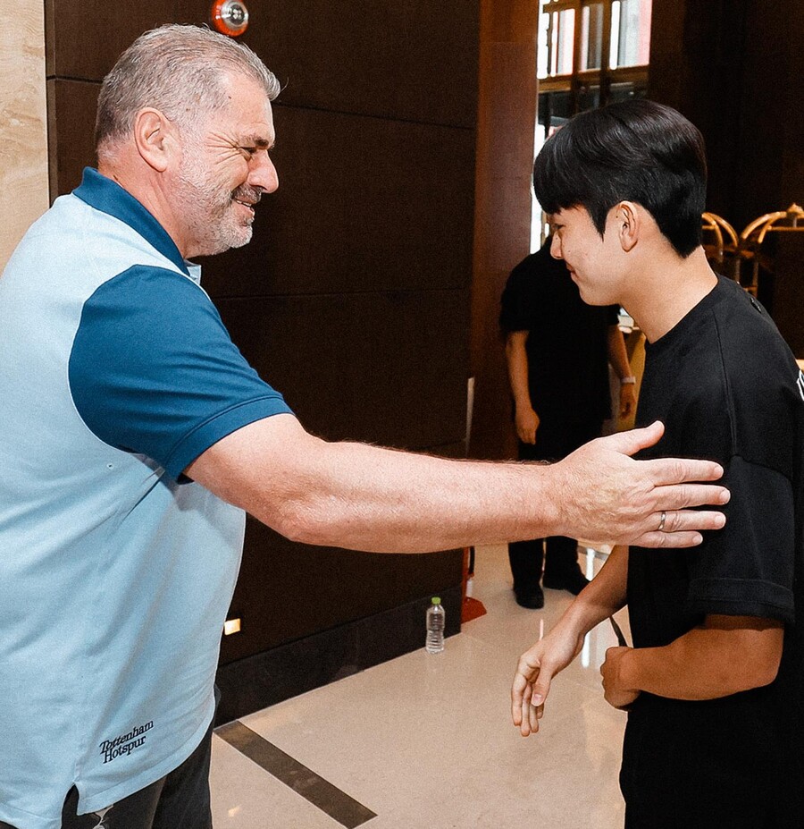 ▲ 팀 K리그의 지휘봉을 잡은 박태하 감독은 30일 서울월드컵경기장에서 열린 공식 기자회견에서 "양민혁에게 초점이 맞춰진 경기다. 전반전에 선발로 내세울 생각"이라며 "내일 경기가 어린 선수들에게 좋은 장이 될 것으로 기대한다"고 말했다. 박 감독은 "토트넘이라는 세계 정상급 클럽을 맞아 K리그 선수들의 수준을 평가할 좋은 기회"라며 "의미 있는 시간이 될 것"이라고 밝혔다. ⓒ토트넘 구단 홈페이지