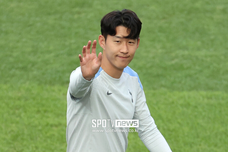[SPO 현장] '양민혁과 맞대결' '토트넘 캡틴' 손흥민 톱→윙어 출격…왼쪽 측면에서 연속골 조준