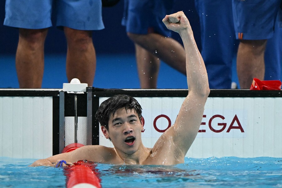 ▲ 판잔러(중국·19)는 2024 파리 올림픽 수영 남자 자유형 100m에서 46초40으로 가장 먼저 터치패드를 찍었다. 세계 신기록과 함께 파리 대회 100m 우승자가 됐다. 이번 대회 수영 첫 세계 신기록이다. 올림픽 남자 자유형 100m에서 아시아 선수가 금메달을 딴 것은 1932년 미야자키 야스지(일본) 이후 무려 92년 만이다. 쑨양 이후 도핑 의혹이 끊이지 않았던 중국 수영도 경사를 맞이했다. ⓒ연합뉴스