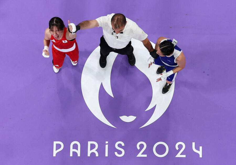 ▲ 임애지는 2일(한국시간) 프랑스 파리의 노스 파리 아레나에서 열린 2024 파리 올림픽 복싱 여자 54㎏급 8강전에서 예니 마르셀라 아리아스 카스타네다(콜롬비아)에게 3-2(30-27 30-27 28-29 29-28 28-29)로 판정승해 준결승에 진출했다. 올림픽 복싱은 동메달 결정전을 치르지 않는다. 준결승에서 패배한 선수 모두에게 동메달을 수여한다. 이로써 임애지는 최소 동메달 확보에 성공했다. ⓒ연합뉴스/REUTERS
