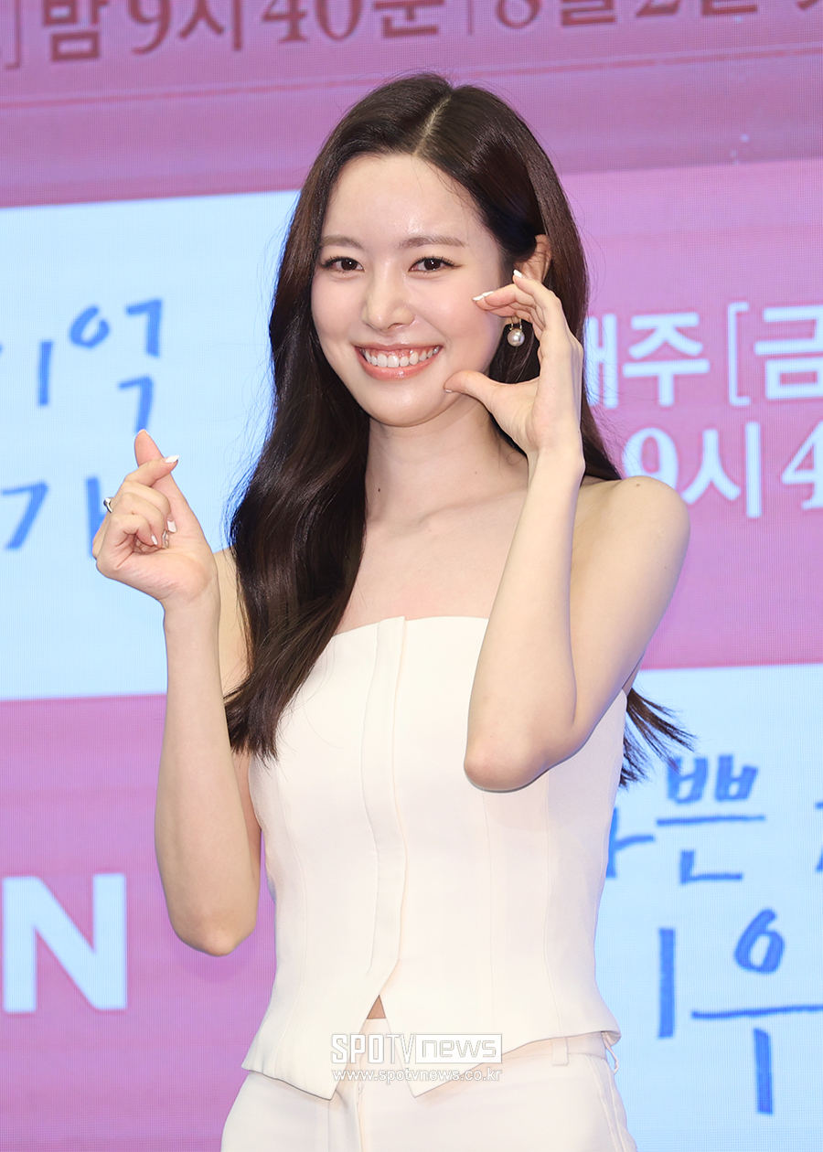 [포토S] 진세연, 2종 하트~