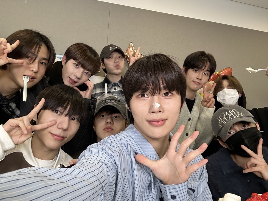 나인아이, 9인조 활동 잠정 중단 "해체 NO…방향성 논의 중"[전문]