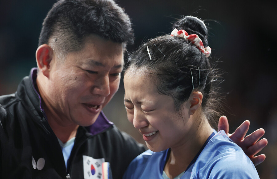▲ 세계 8위 신유빈은 2일 오후 5시(이하 한국시간) 2024 파리 올림픽 탁구 여자 단식 4강전에서 세계 4위 천멍(중국)과 격돌한다. 신유빈은 천멍과 지난 3월 월드테이블테니스(WTT) 싱가포르 스매시 8강에서 한 차례 맞붙어 1-4로 진 바 있다. ⓒ연합뉴스