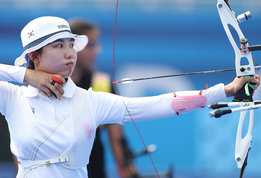 ▲ 2024 파리 올림픽에서 각자 앞에 놓인 도전 과제를 해결 해야 하는 신유빈(탁구, 사진 맨 위), 남수현(양궁, 사진 두 번째), 여서정(체조, 사진 세 번째), 안세영(배드민턴, 사진 맨 아래) ⓒ연합뉴스