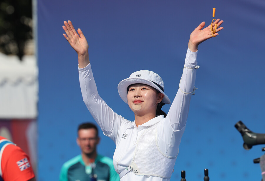 한국 양궁, 16강은 쉬웠다! 전훈영-임시현-남수현, 여자 개인전 16강서 나란히 8강 진출(종합) [올림픽 NOW]