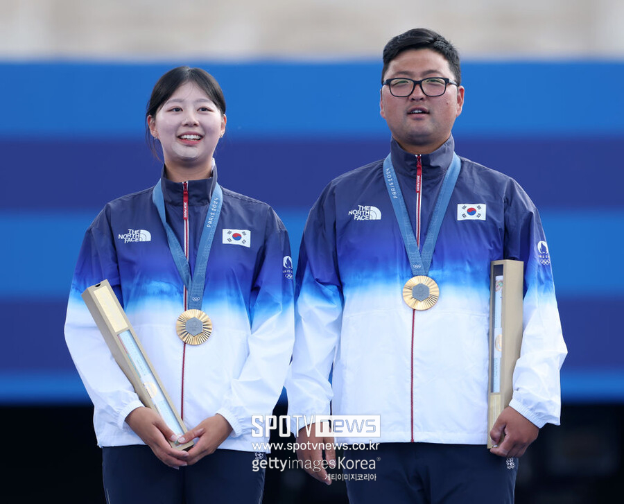 ▲ 김우진은 4일(이하 한국시간) 프랑스 파리의 앵발리드에서 열리는 파리 올림픽 양궁 남자 개인전 16강전에 나선다. 이날 16강부터 결승전까지 열린다. 남자 단체전과 혼성 단체전에서 금메달 2개를 수확한 김우진은 개인전에서 첫 금메달을 노린다. 그는 올림픽에서 4개, 세계선수권에서 9개, 아시안게임에서 3개의 금메달을 따낸 자타공인 세계 최고의 궁사다. 하지만 올림픽 개인전 금메달은 아직 얻지 못했다. 