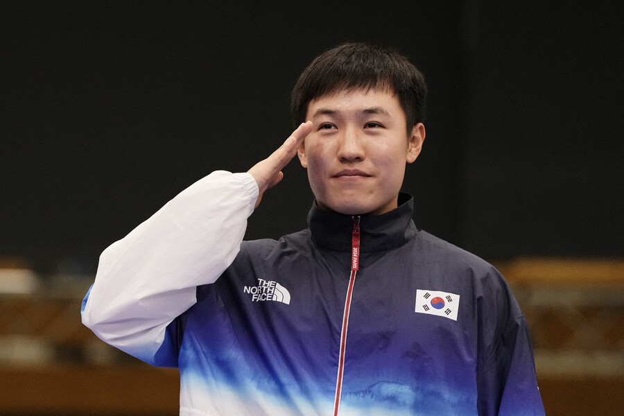 ▲ 사격 남자 25m 속사권총에서 은빛 총성을 울린 '병장' 조영재  ⓒ연합뉴스/REUTERS