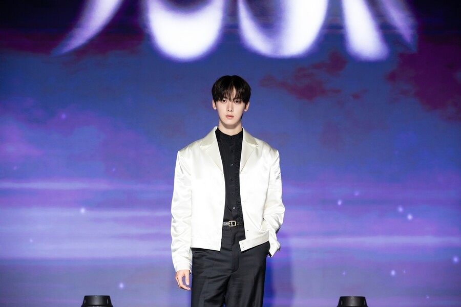 아스트로 윤산하, 그리움에 바치는 솔로…"모두 행복하고 건강했으면"[종합]