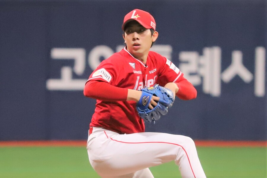 ▲ SSG는 6일 서울 고척스카이돔에서 열린 ‘2024 신한 SOL Bank KBO리그’ 키움과 경기에서 1-2로 뒤진 7회 4점을 뽑아내는 집중력, 그리고 그 리드를 잘 지킨 불펜의 분전에 힘입어 4연패에서 탈출했다. 5.2이닝 2실점으로 자기 몫을 선발 오원석. ⓒSSG랜더스