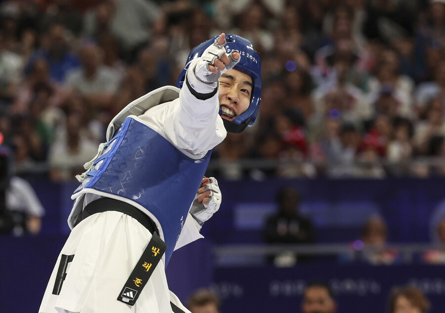 ▲ 박태준이 2024 파리 올림픽 태권도 남자 58kg급 금메달을 차지했다. 4강에서 세계랭킹 1위이자 도쿄 올림픽 은메달에 빛나는 강자를 꺾고 결승에 진출한 뒤 언더독 반란을 일으키고 있던 마고메도프도 제압하면서 이번 대회 태권도 첫 금메달이자 한국 선수단의 12번째 금메달 주인공이 됐다. ⓒ 연합뉴스