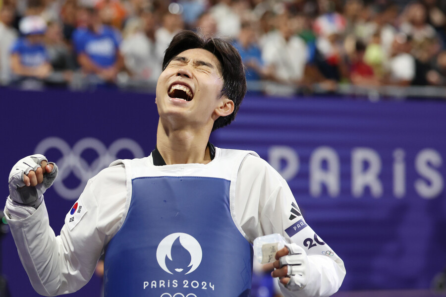 ▲  7일(현지시간) 프랑스 파리 그랑팔레 태권도경기장에서 열린 2024 파리올림픽 태권도 남자 58kg급 결승전에서 승리한 한국 박태준이 기쁨을 표현하고 있다.  ⓒ연합뉴스