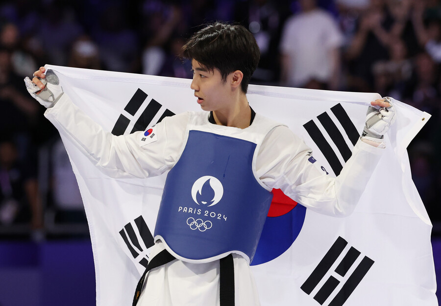 ▲ 박태준이 2024 파리 올림픽 태권도 남자 58kg급 금메달을 차지했다. 4강에서 세계랭킹 1위이자 도쿄 올림픽 은메달에 빛나는 강자를 꺾고 결승에 진출한 뒤 언더독 반란을 일으키고 있던 마고메도프도 제압하면서 이번 대회 태권도 첫 금메달이자 한국 선수단의 12번째 금메달 주인공이 됐다. ⓒ 연합뉴스