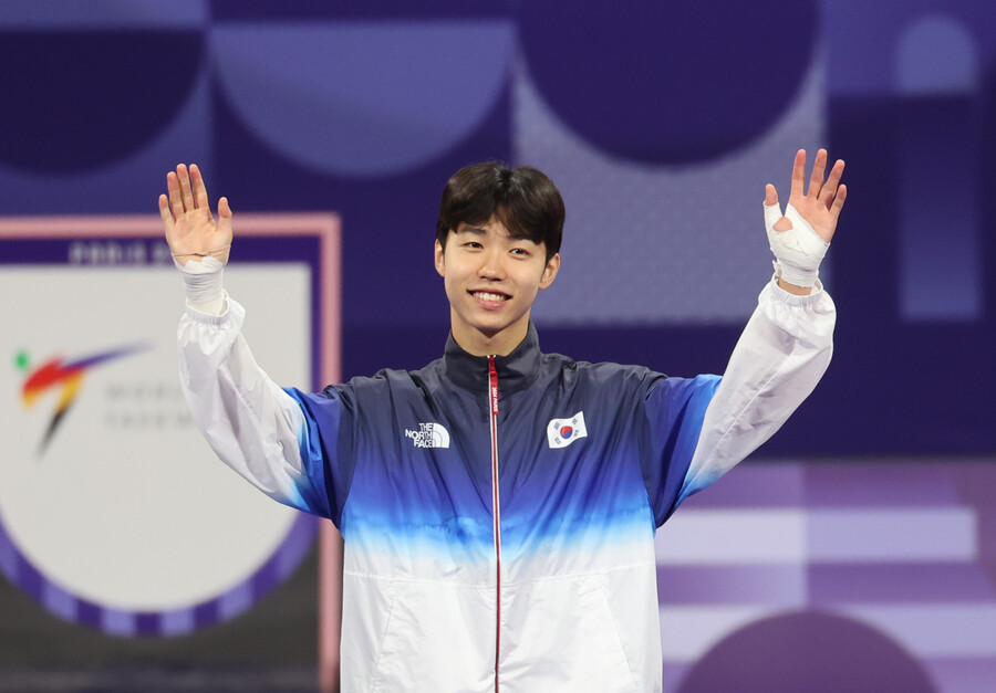 '스마일' 우상혁, 즐기며 뛰니 가볍게 결선으로…바르심-템베리와의 승부가 궁금해[올림픽 NOW]