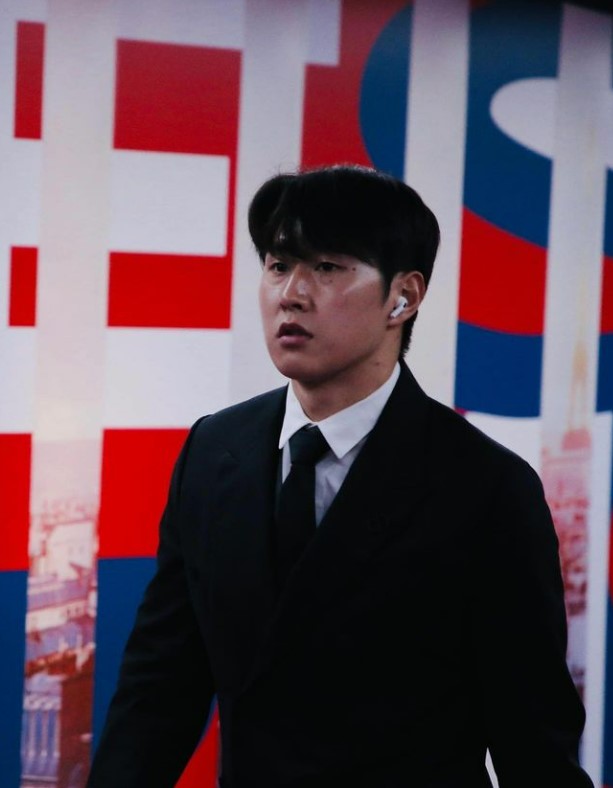 ▲ 파리 생제르맹(PSG)은 8일(한국시간) 오스트리아 케른텐주 클라겐푸르트의 뵈르테르제 슈타디온에서 열린 프리 시즌 친선 경기에서 오스트리아의 슈투름그라츠와 2-2 무승부를 거뒀다. PSG의 이강인은 이날 중앙 미드필더로 선발 출전해 카를로스 솔레르와 중원을 누볐다.  ⓒ이강인 SNS