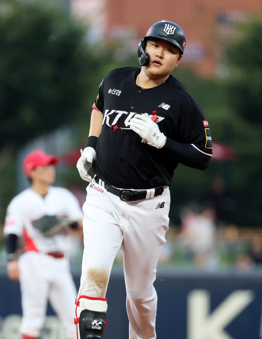 '대기록 -1' 마침내 깨어난 213홈런 거포…트레이드가 점점 성공으로 향한다