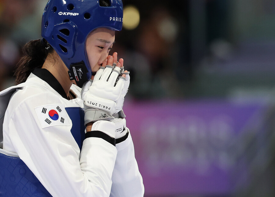 '위대한 챔피언' 김유진, 'TOP 5' 다 꺾고  女태권도 '짜릿한 金'…16년 만에 57kg급 정상 탈환 [올림픽 NOW]