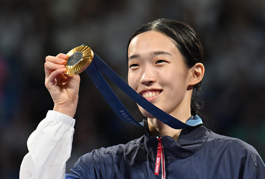 '랭킹 24위' 김유진 기적 썼다…'13번째 金' 한국 역대 최다 타이→태권도 2명 더 남았다 [올림픽 NOW]