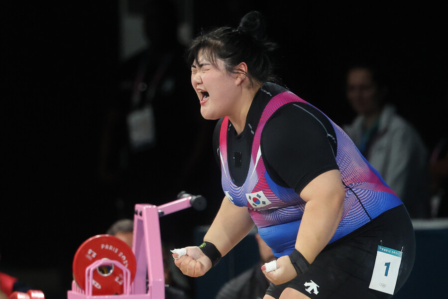 '하늘에 계신 어머니께' 역도 박혜정, 299kg 은메달 달성...장미란 이후 12년만 최중량급 메달리스트 [올림픽 NOW]