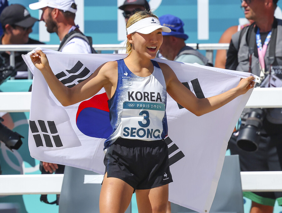 '혼자서 펜싱·승마·수영·달리기·사격한다' 근대5종 성승민, 동메달로 아시아 역사 썼다 [올림픽 NOW]