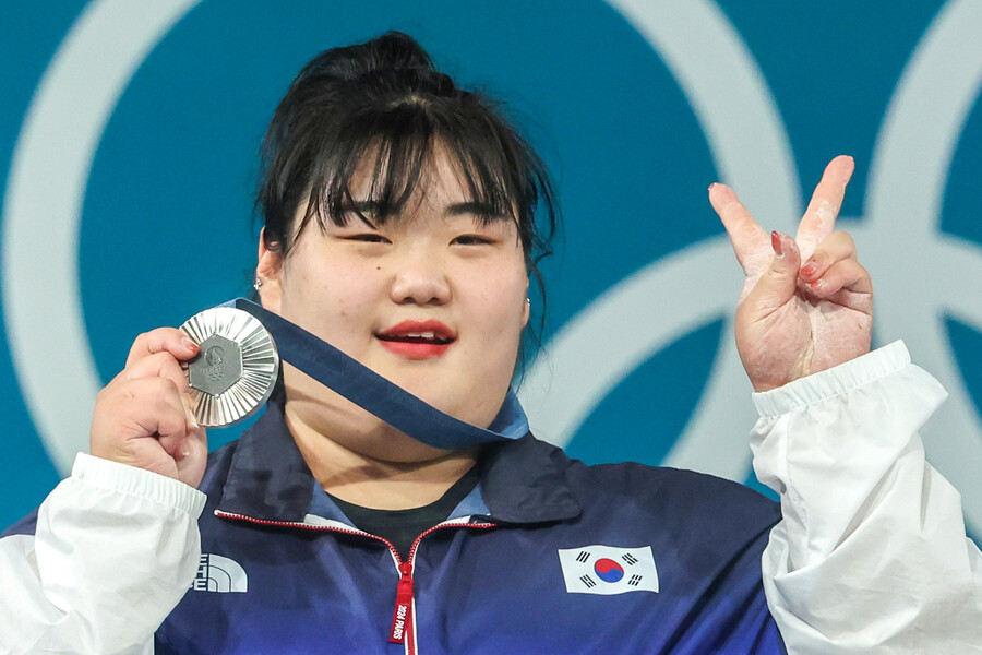 ▲ 마지막 날 은메달 1개와 동메달 1개를 추가한 한국은 총 32개의 메달(금 13, 은 9, 동 10)로 파리 올림픽을 마쳤다. 금메달은 2008 베이징, 2012 런던 때와 같아 최고 기록 타이다. 총 메달 수에 있어서도 1988 서울(33개)에 버금가는 기록이다.  ⓒ연합뉴스