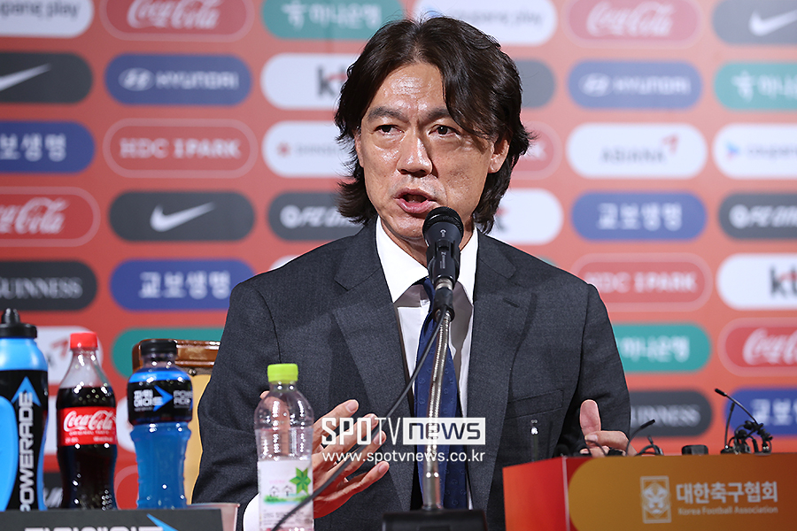 ▲ 대한축구협회(KFA)는 12일 “국제축구연맹(FIFA) 2026 북중미 월드컵 아시아 지역 3차 예선 9월 1,2차전 일정이 확정됐다”라고 전했다. 홍명보 감독이 이끄는 한국 축구대표팀은 오는 9월 5일 서울월드컵경기장으로 팔레스타인을 초대해 1차전을 치른다. 이어서 9월 10일에는 한국시간으로 오후 11시 오만의 무스카트 술탄카부스 경기장에서 오만과 2차전을 치를 예정이다.  ⓒ곽혜미 기자