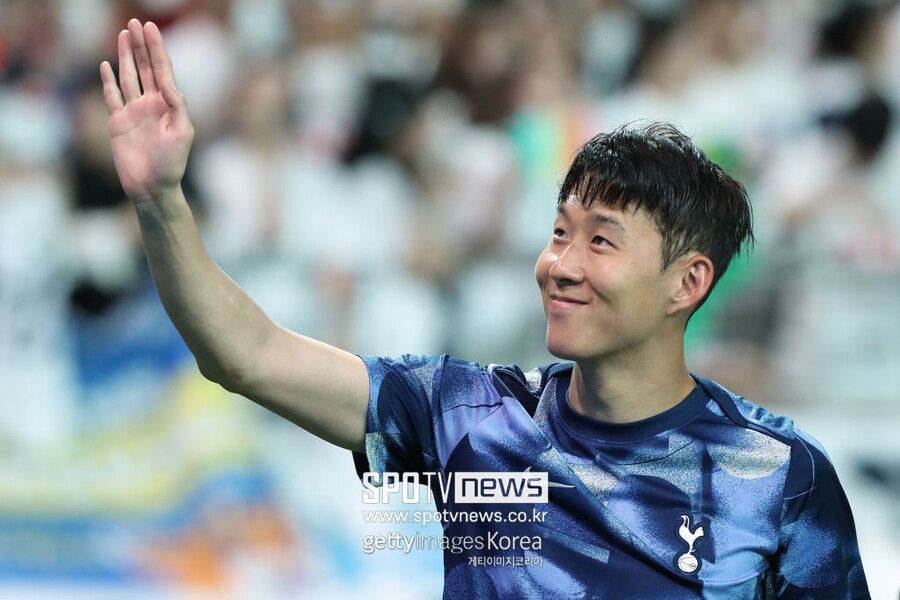 ▲ 축구통계매체 ‘스쿼카’는 13일(한국시간) 잉글랜드 프리미어리그에서 활약하는 30세 이상의 선수들을 대상으로 2023-24시즌 최고 속력을 기록한 10명의 순위를 공개했다. 해당 순위에서 1위를 당당히 차지한 선수는 손흥민이었다. 손흥민은 지난 시즌 무려 36.08km/h의 최고 속력을 달성했다.