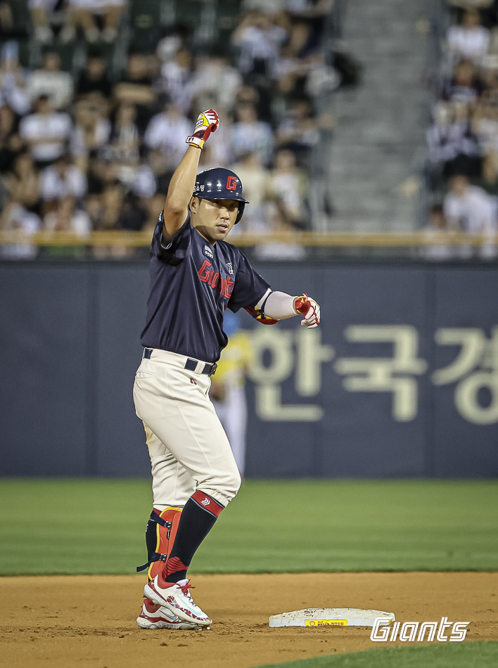 ▲ 롯데 전준우가 14일 잠실구장에서 열린 두산과의 경기에서 4타수 4안타 5타점 1득점을 폭발했다. ⓒ롯데 자이언츠