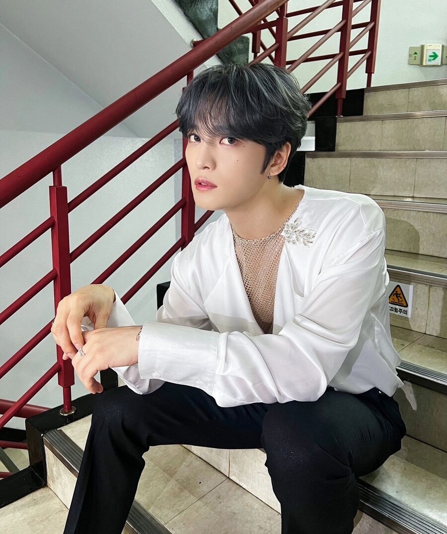 김재중, 16년 만에 지상파 음방 출연→'인기가요' 계단 인증샷 공개