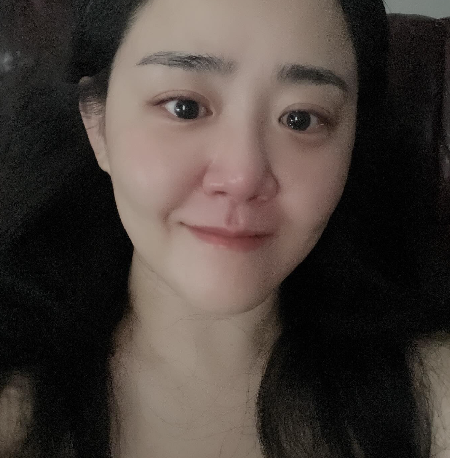 문근영, 그렁그렁 눈물 맺힌 근황 공개 "안녕, 선풍기 바람 때문"