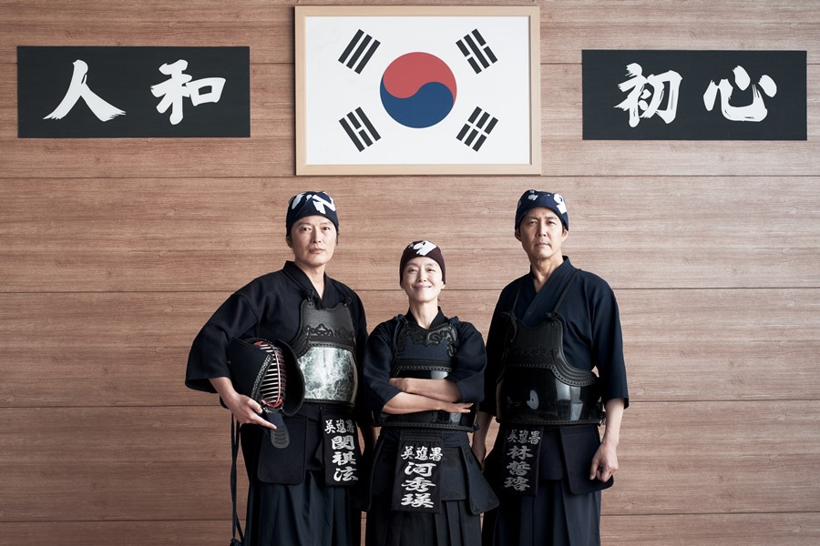 '리볼버' 전도연X이정재X정재영, 숨겨진 과거 있었다…비하인드 스틸 공개