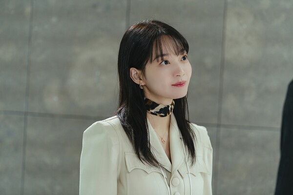 ▲ 26일 첫방송되는 tvN, 티빙 오리지널 드라마 '손해 보기 싫어서'에서 파격적인 연기 변신을 보여줄 신민아. 제공|tvN