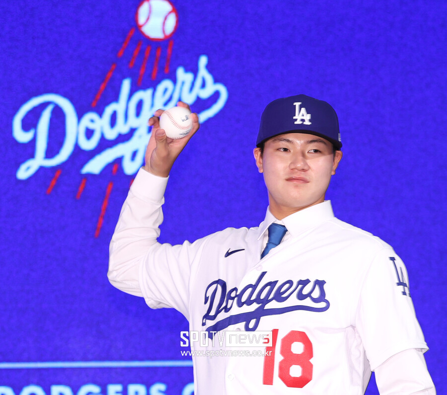 ▲ MLB.com 파이프라인은 장현석의 메이저리그 데뷔 시점에 대해 일관적으로 2027년을 예상하고 있다.  기대대로라면 장기 계약을 한 오타니 쇼헤이, 야마모토 요시노부와 함께 뛸 수 있다. ⓒ곽혜미 기자