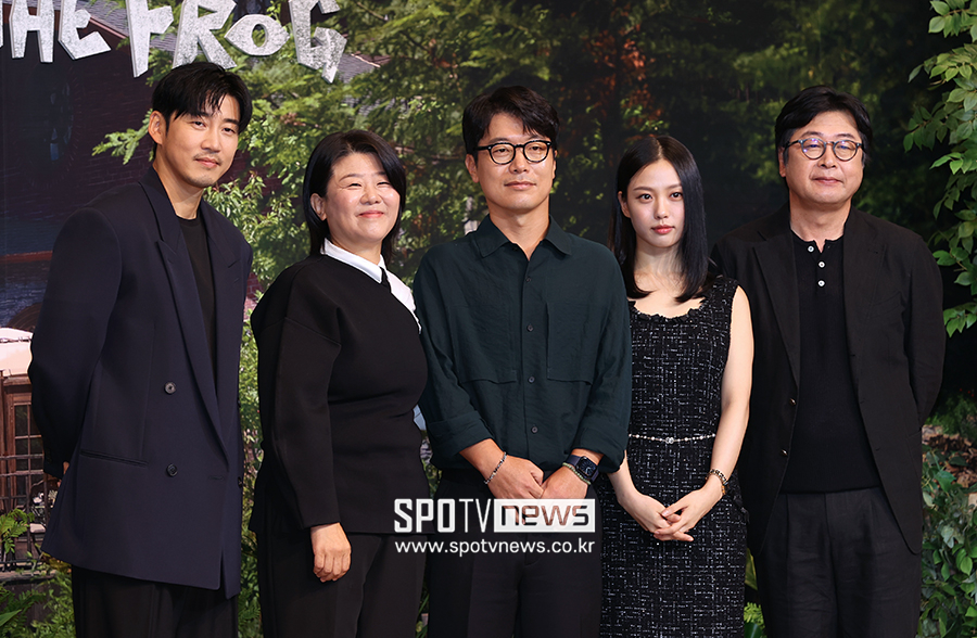 "미련 남는 이야기"…'아무도 없는 숲속에서' 김윤석, 17년 만에 드라마 선택한 이유[종합]