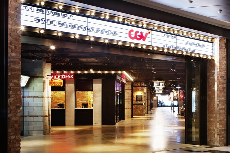 "극장 너무 비싸" 최민식 요청에 응답했나…CGV, 8월 마지막 주 '영화 반값'