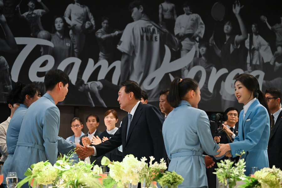윤석열 대통령 "안세영, 피나게 노력한 결과 감동적" 격려…낡은 관행 과감히 혁신 지시도